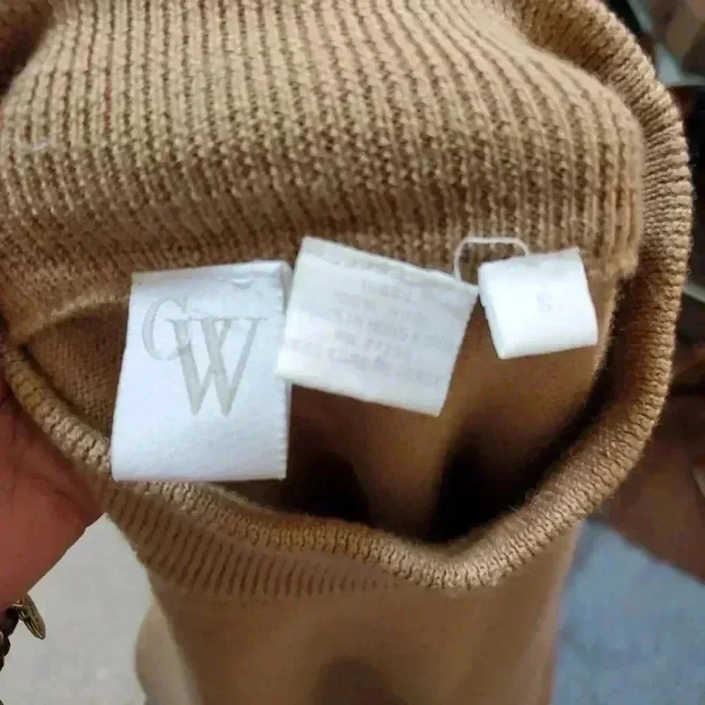 Vintage Wool Puff Shoulder Turtle neck sweater. Size small - Picture 4 of 4